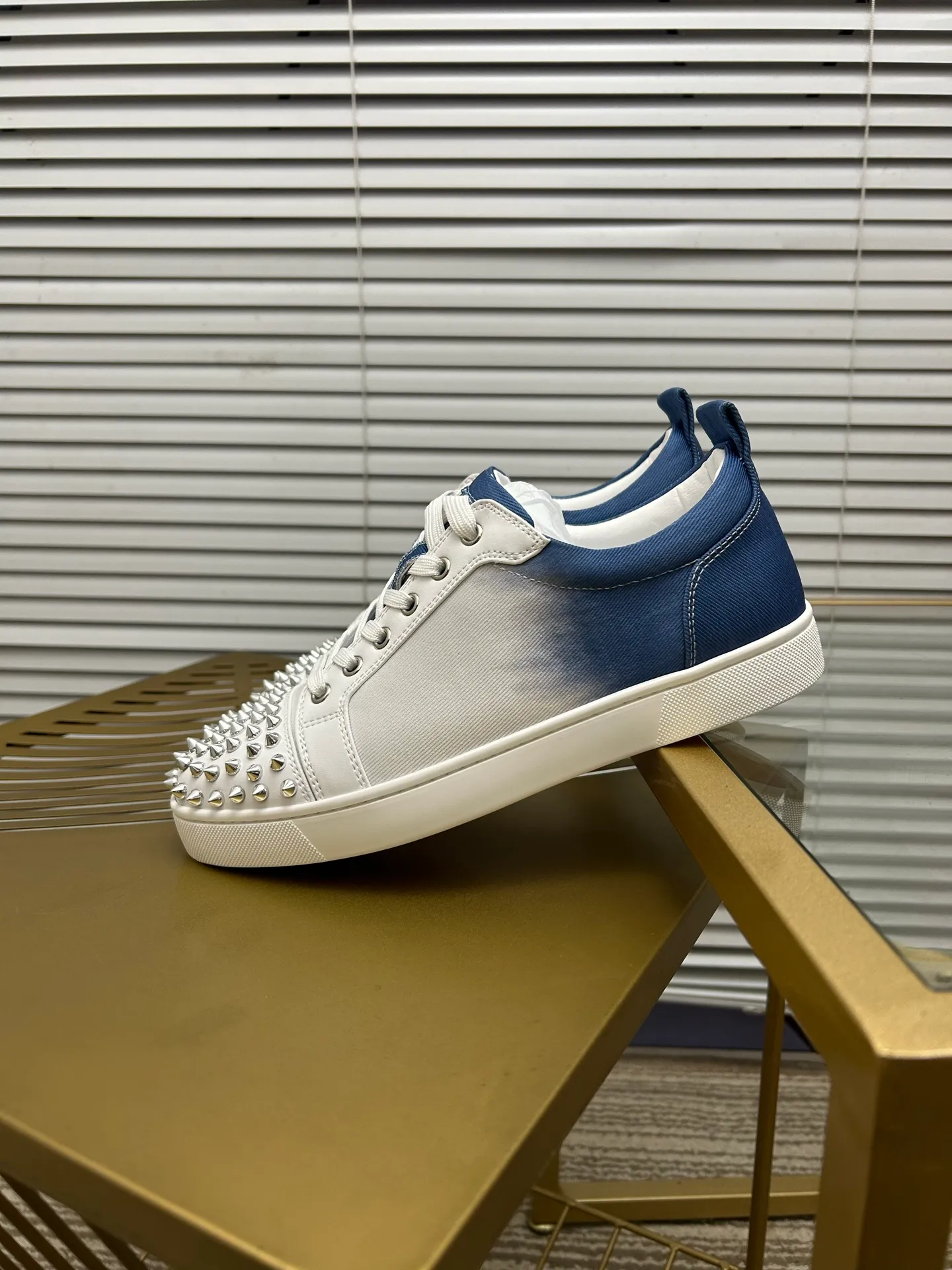 (Customized model) Ex-factory price is 480. christian louboutin (CL red sole shoes) counter series, casual sneakers for couples 📢 📢 📢 Exclusive hot style release 🎈🎈💪 Movable latex feet 👻 Finished outsole line [Proud] 😝Female 35-40# Male 38#-46, global supply😝 [Top version]: Original imported genuine leather upper, top original leather lining, original molded TPU outsole, original 1:1 detail processing, original shoe last,